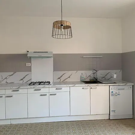 Cancon: 6 Personnes, Centre Apartment Cancon